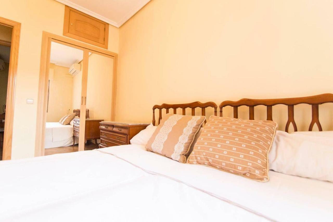 Home & Private Terrace Wifi + Aircon Madrid Bagian luar foto