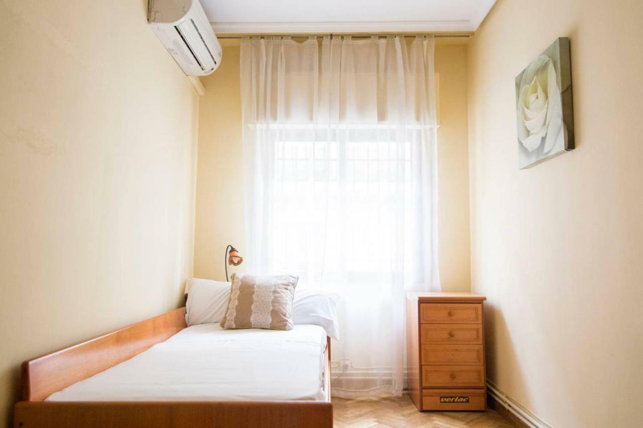 Home & Private Terrace Wifi + Aircon Madrid Bagian luar foto
