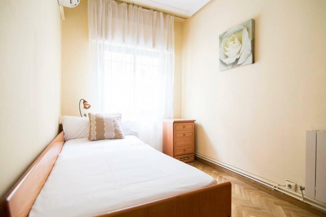 Home & Private Terrace Wifi + Aircon Madrid Bagian luar foto